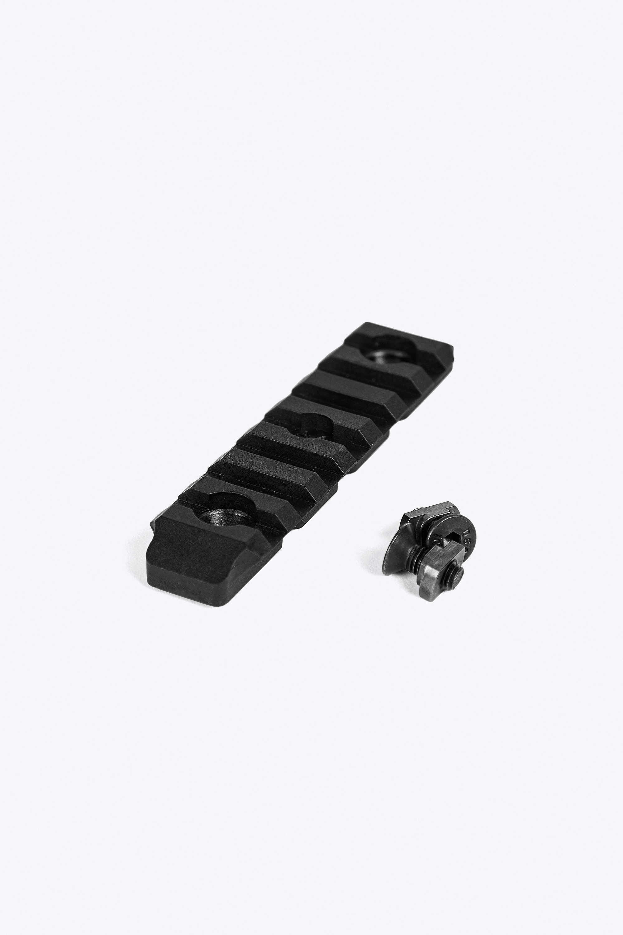 Планка Armacon Пикатинни M-Lok, 7 слотов, полиамид, черный